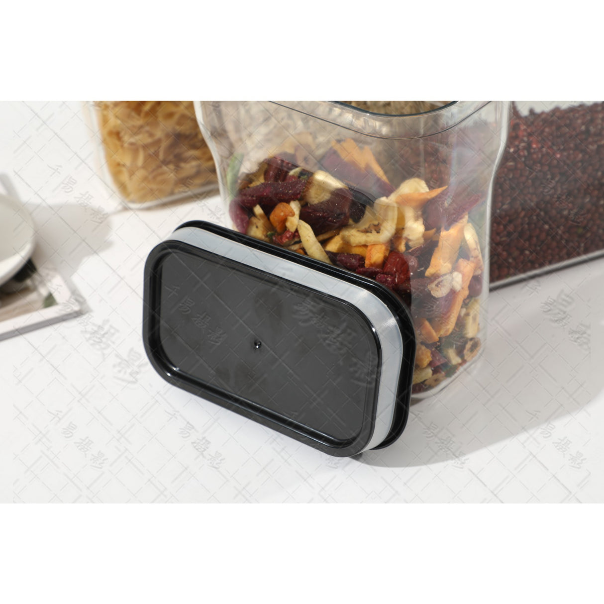 Recipient din Plastic, Vivimall, pentru Alimente/Obiecte, Inchidere Ermetica Rotire 90 grade, 2l, 20.5 x 10.5 x 27 cm, Transparent - vivimall.ro