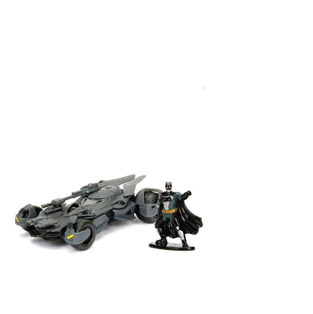JADA DC JUSTICE LEAGUE SET FIGURINA BATMAN SI MASINUTA METALICA BATMOBILE SCARA 1 LA 32