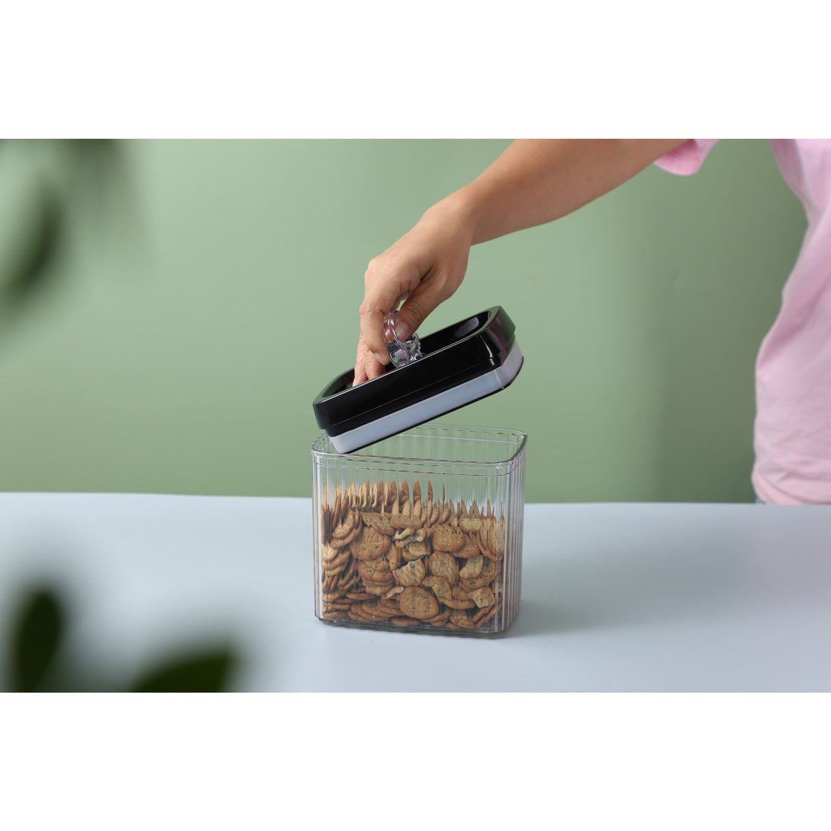 Set 3 Recipiente din Plastic, Vivimall, pentru Alimente/Obiecte, Inchidere Ermetica, Textura Ondulata, 2 x 1.5l, 1 x 3.3 l, Transparent - vivimall.ro