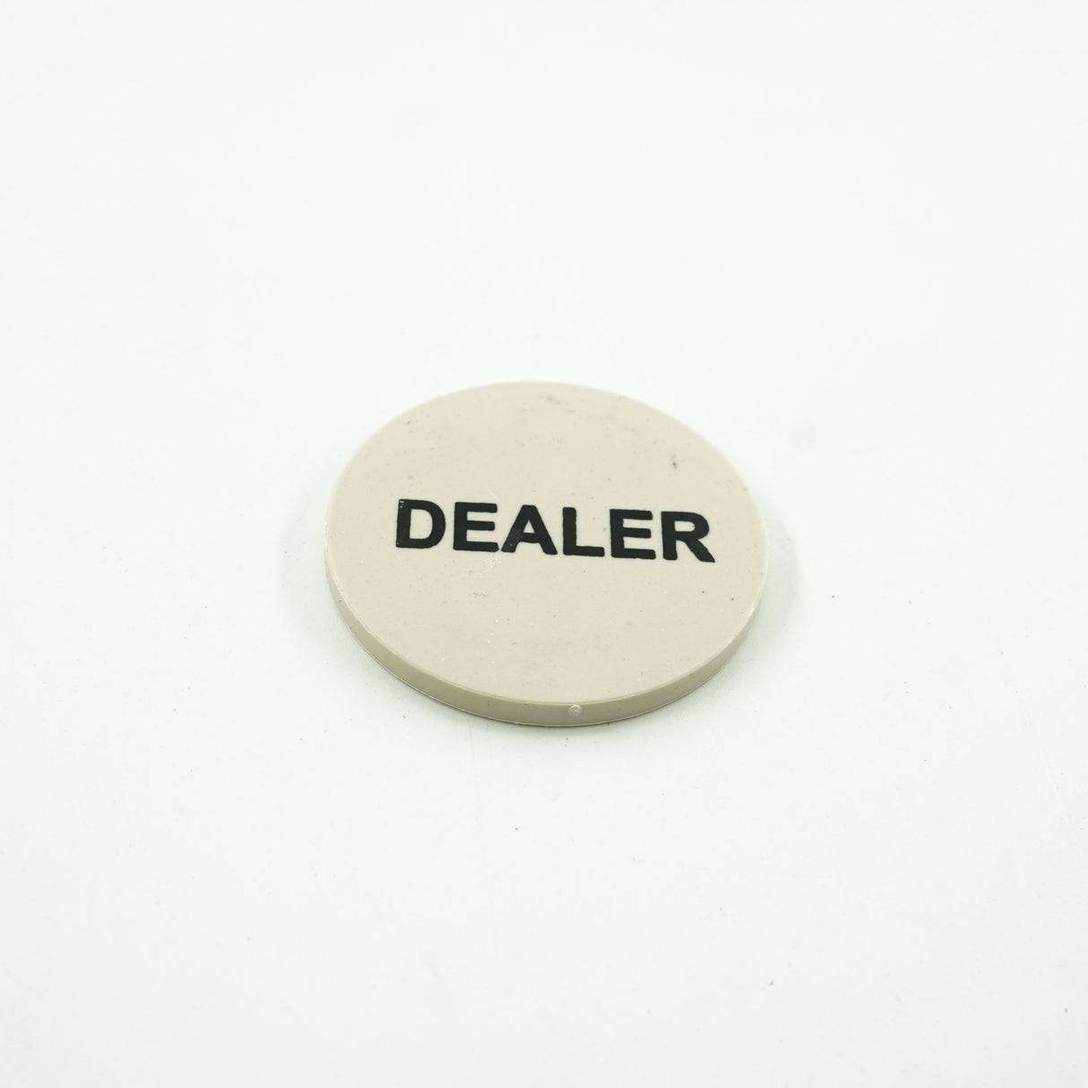 Set de Poker Complex cu 300 de jetoane Vivimall, Include 2 seturi de carti, 5 zaruri, Echipat cu servieta de aluminiu cu dimensiunile 39x7x27 cm - vivimall.ro