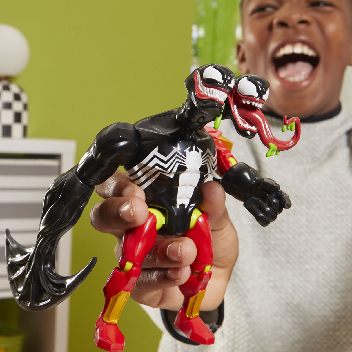 MARVEL AVENGERS MIX MASHERS FIGURINA VENOM CU ACCESORII 12CM