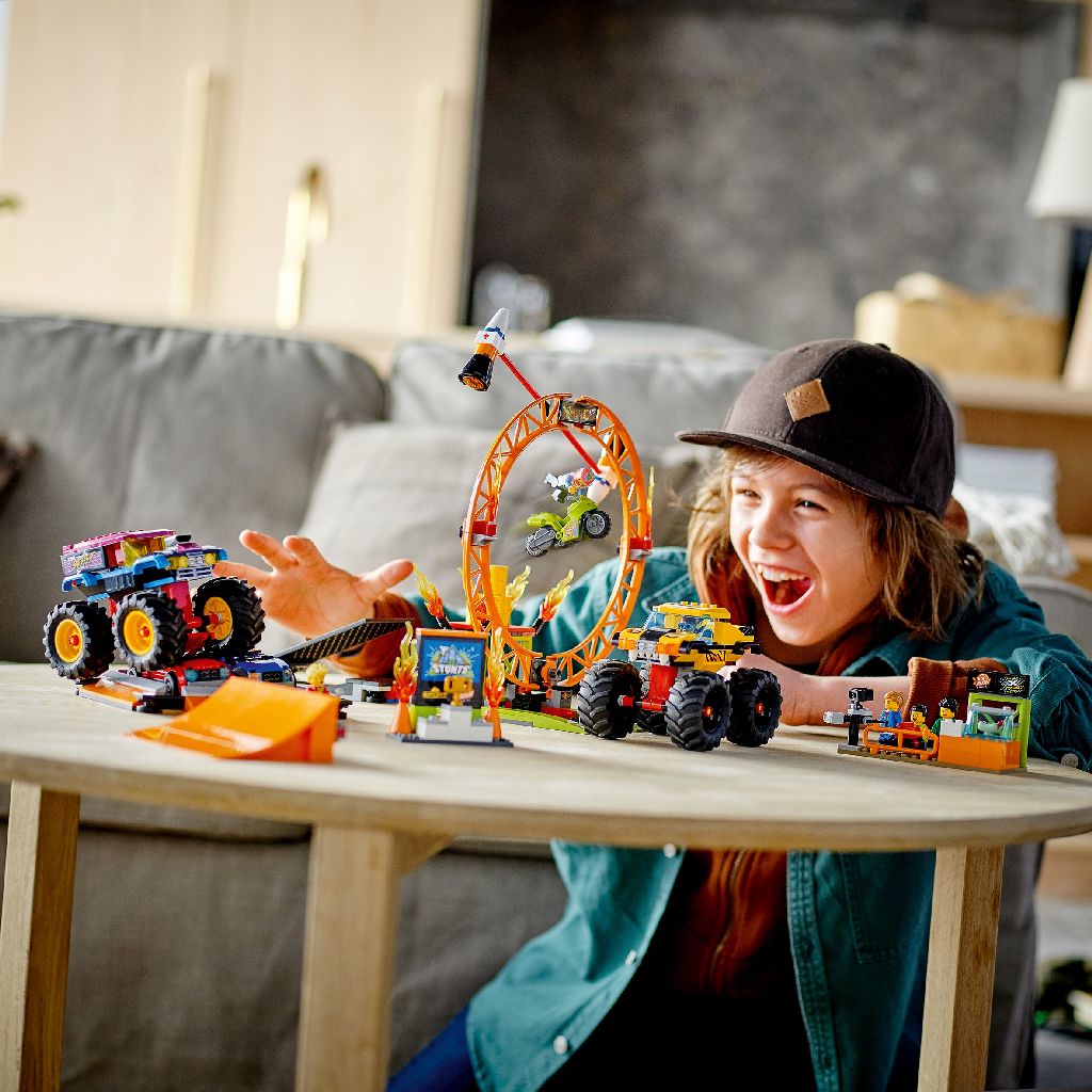 LEGO CITY ARENA DE CASCADORII 60295