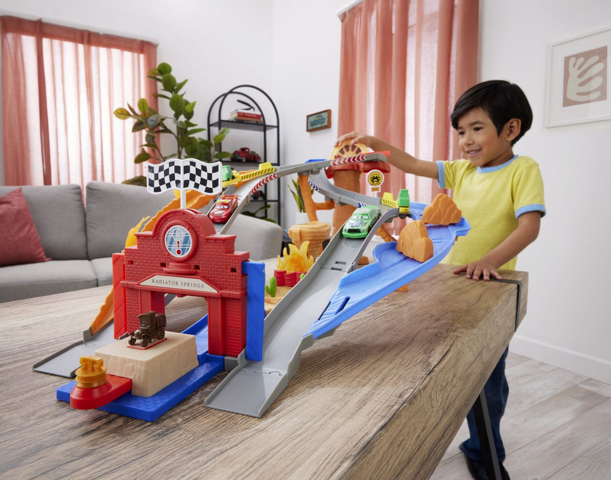 CARS RACE AND RESCUE SET DE JOACA CURCUIT DE SALVARE SI 3 MASINUTE METALICE