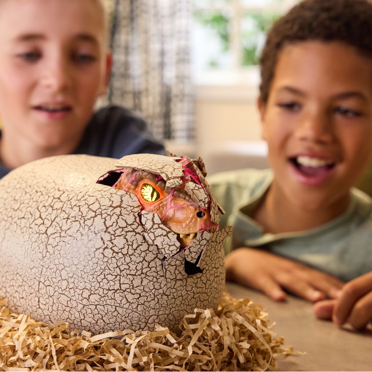 PRIMAL HATCH JUCARIE INTERACTIVA DINOZAUR IN OU T-REX