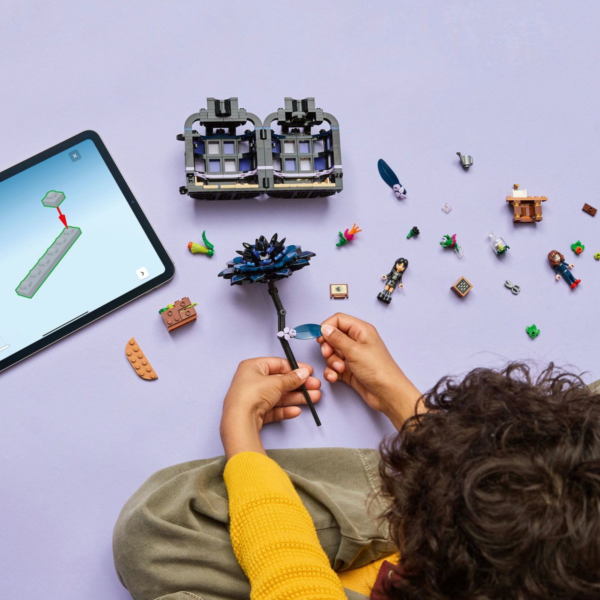 LEGO WEDNESDAY FLOARE DE DALIE NEAGRA 76784