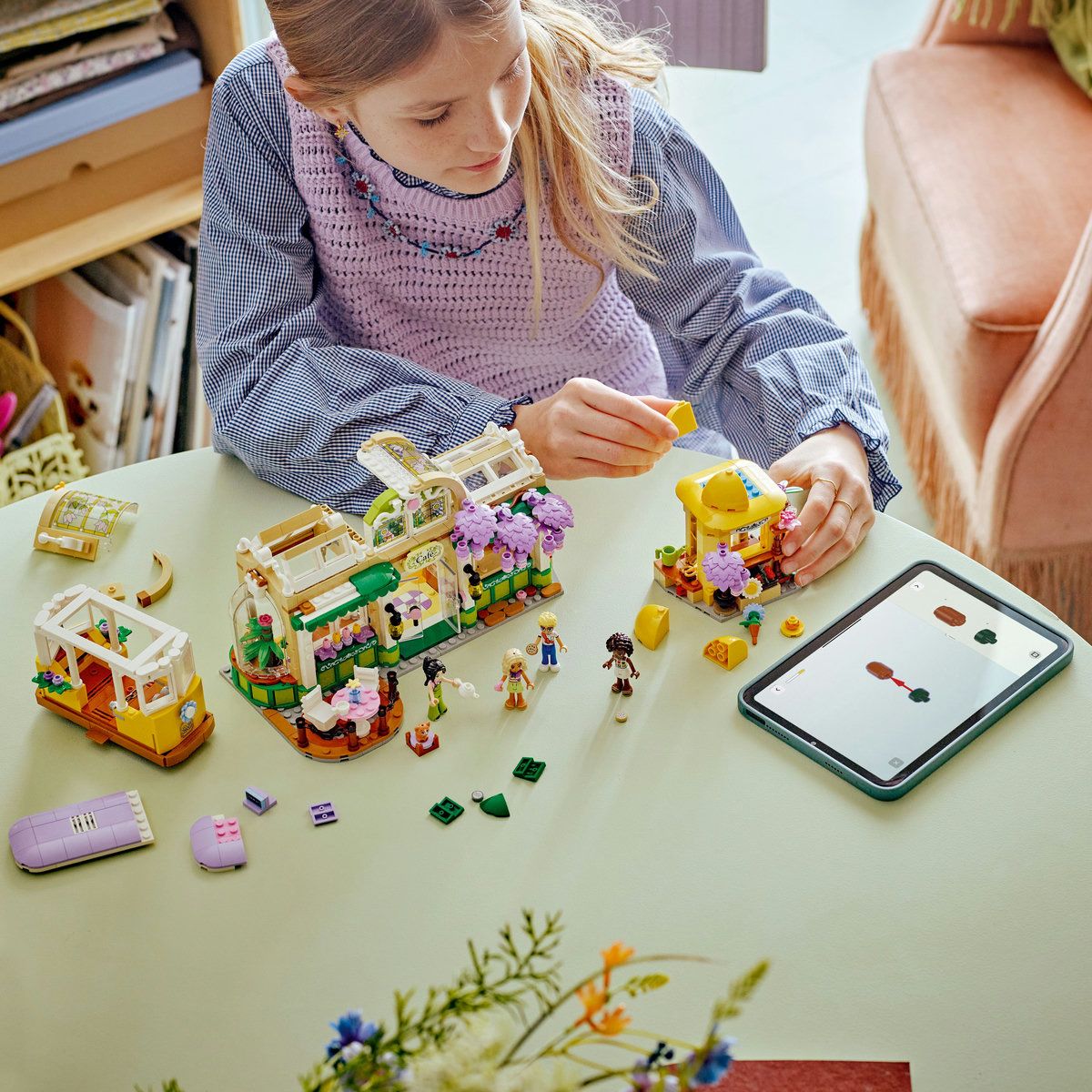 LEGO FRIENDS CAFENEA CU MULTE PLANTE SI FLORARIE 42671