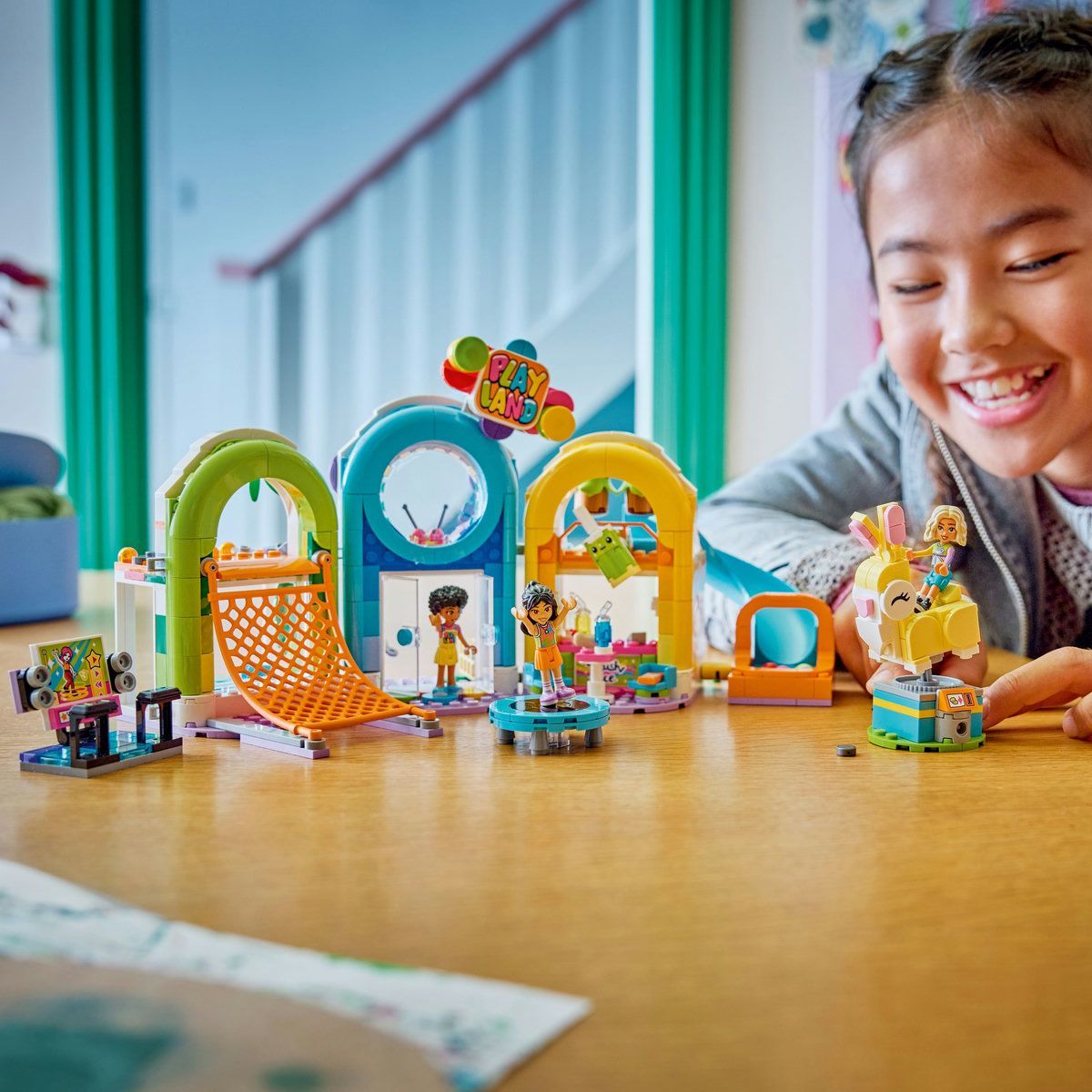 LEGO FRIENDS LOC DE JOACA LA INTERIOR 42686