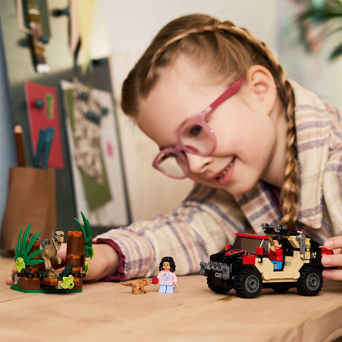 LEGO JURASSIC WORLD RENASTEREA EVADARE OFF-ROAD DIN CALEA UNUI VELOCIRAPTOR 76972