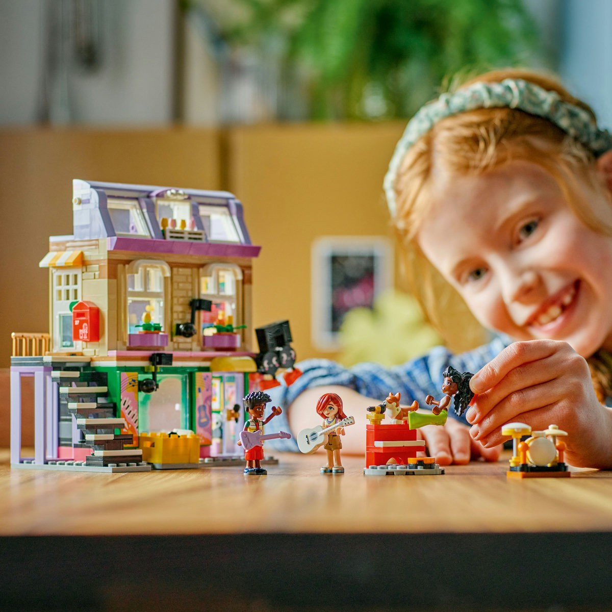 LEGO FRIENDS MAGAZIN DE MUZICA SI APARTAMENT 42653