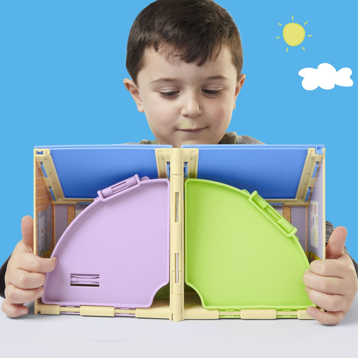 PEPPA PIG LOCUL DE JOACA APASA SI DESCHIDE AL LUI PEPPA