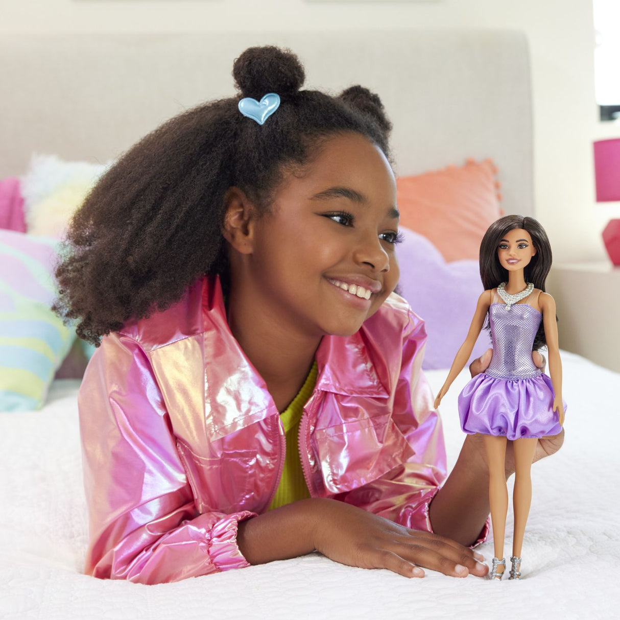 BARBIE FASHIONISTAS PAPUSA BARBIE BRUNETA CU ROCHIE MOV CU PAIETE