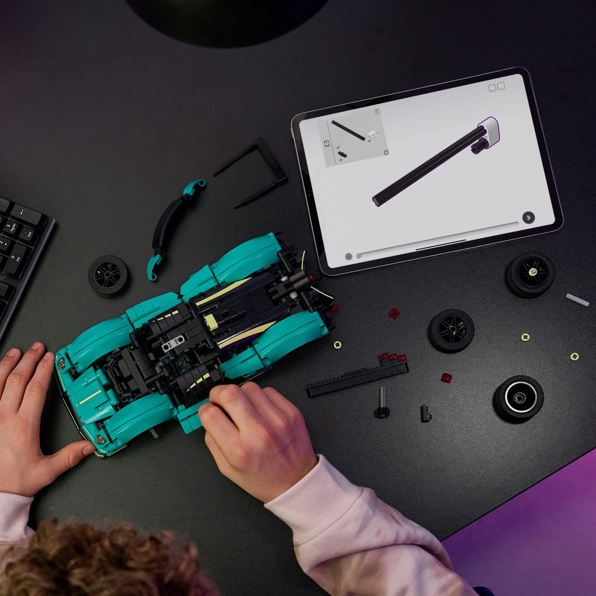 LEGO TECHNIC ASTON MARTIN VALKYRIE 42208