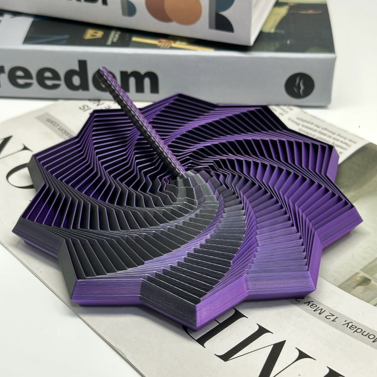 Jucarie decompresie, Stea 3D octogonala, maner spirala turn magic geometric, 11 cm, Negru Mov