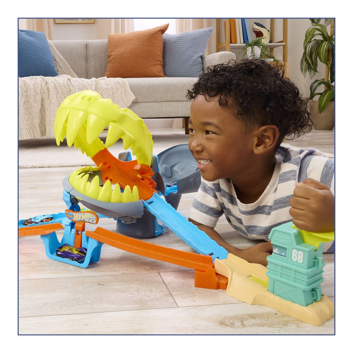 HOT WHEELS CITY PISTA DE CURSE PLAJA RECHINULUI CHOMP CU MASINUTA INCLUSA