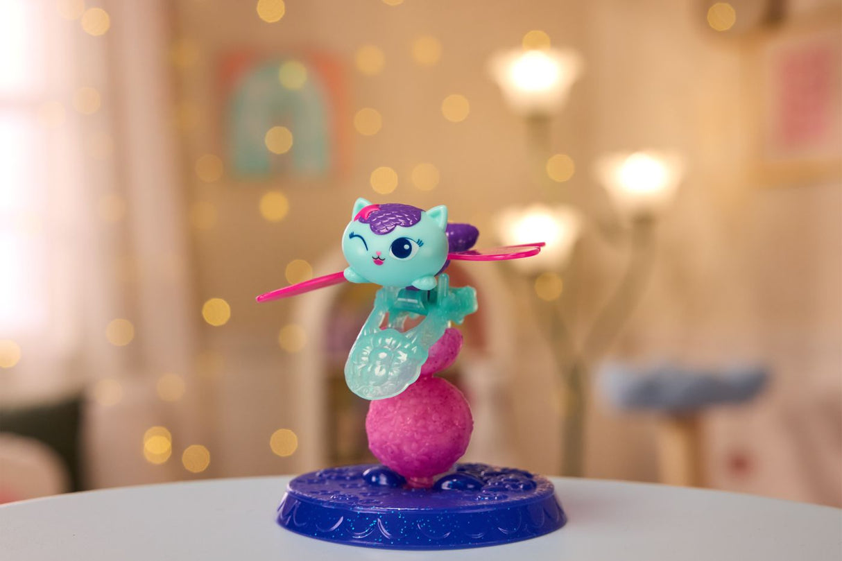 GABBYS DOLLHOUSE FAIRYLANDIA INEL DE ZANA CU FIGURINA MERCAT