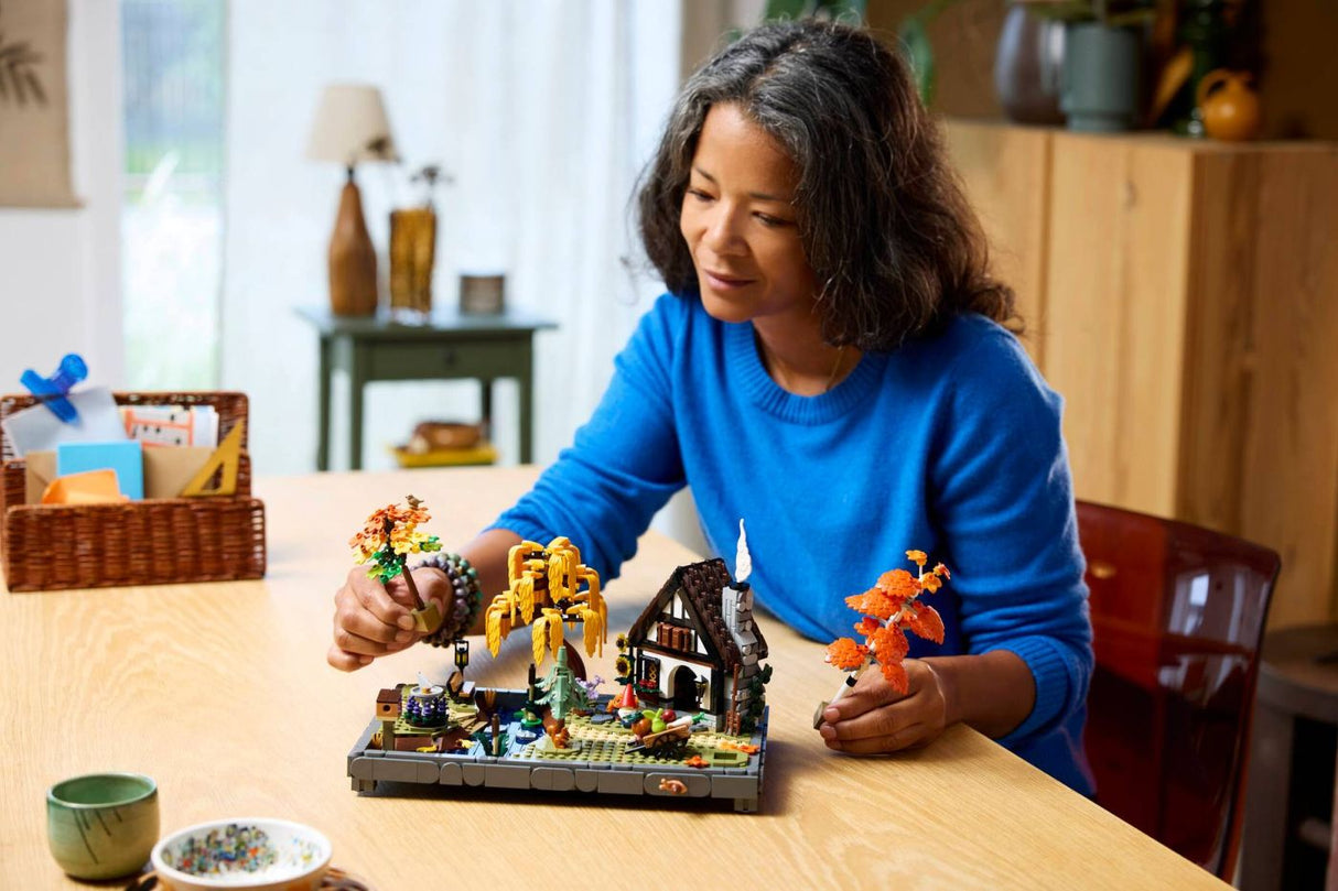 LEGO ICONS GRADINA DE CABANA TOAMNA 11372