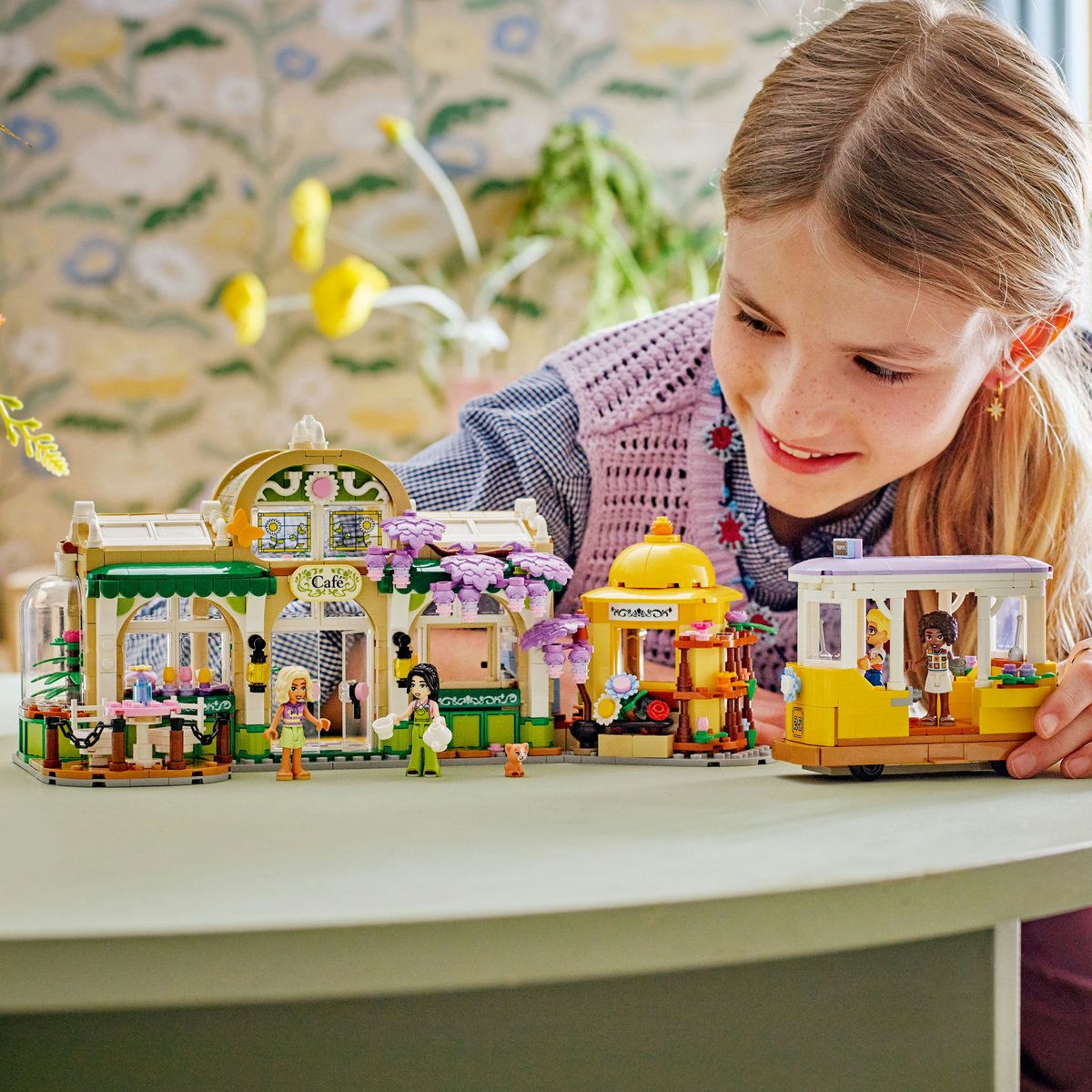 LEGO FRIENDS CAFENEA CU MULTE PLANTE SI FLORARIE 42671