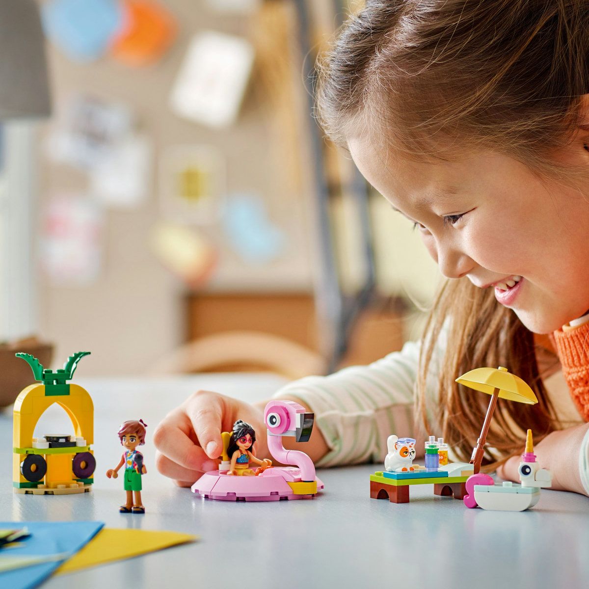 LEGO FRIENDS PETRECERE LA PISCINA CU UNICORNUL SI FLAMINGO 42658