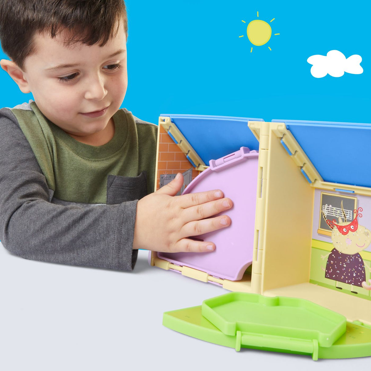 PEPPA PIG LOCUL DE JOACA APASA SI DESCHIDE AL LUI PEPPA