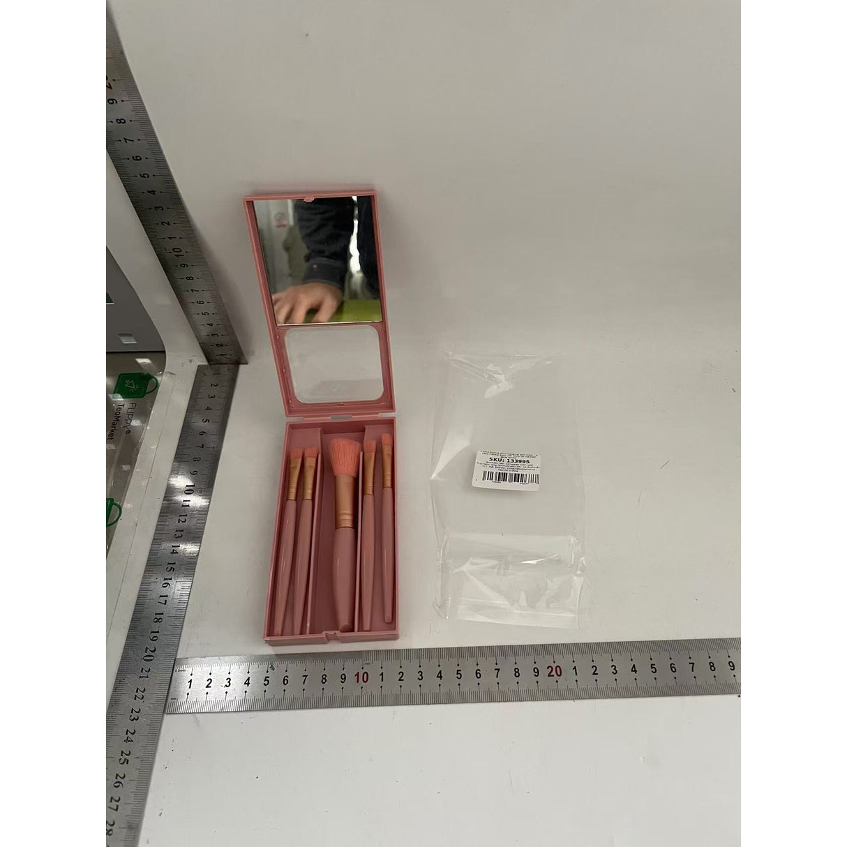 Set 5 Pensule de Machiaj cu Peri Moi, Vivimall, cu Suport pentru Depozitare si Oglinda, Roz Inchis - vivimall.ro