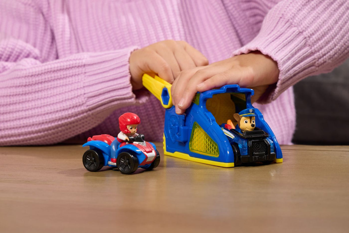 PATRULA CATELUSILOR SET FIGURINA CHASE SI VEHICUL CU LANSATOR