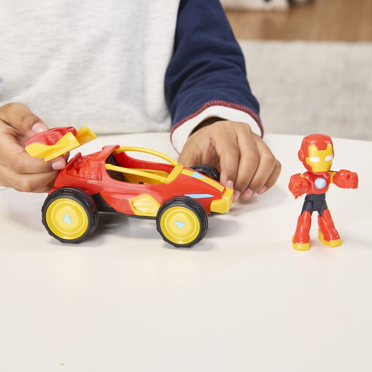 MARVEL IRON MAN SI PRIETENII SAI UIMITORI SET VEHICUL SI FIGURINA IRON MAN