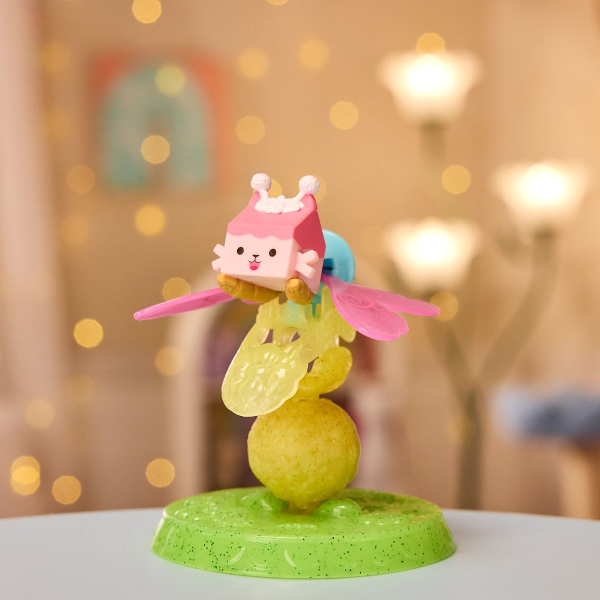 GABBYS DOLLHOUSE FAIRYLANDIA INEL DE ZANA CU FIGURINA PISICUTA BABY BOX