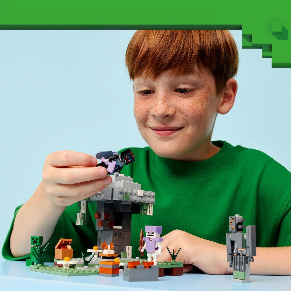 LEGO MINECRAFT GRADINA PALIDA 21586