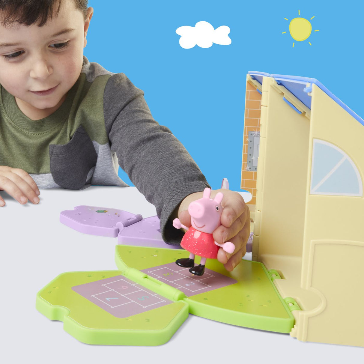 PEPPA PIG LOCUL DE JOACA APASA SI DESCHIDE AL LUI PEPPA