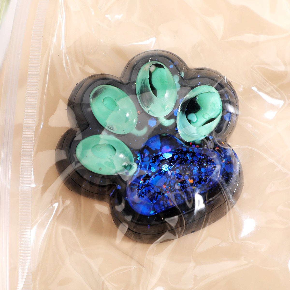 Jucarie Antistres Squishy, Vivimall, cu Revenire Lenta, Squeeze Pinch Family, Model Cat Paw, 6.5 x 6 cm, din Tpr, 4-6 Ani, Model 1 Pestisori, Negru cu Insertii - vivimall.ro