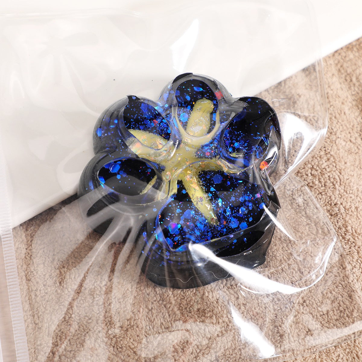 Jucarie Antistres Squishy, Vivimall, cu Revenire Lenta, Squeeze Pinch Family, Model Cat Paw, 6.5 x 6 cm, din Tpr, 4-6 Ani, Model 6 Galaxie, Negru cu Insertii - vivimall.ro