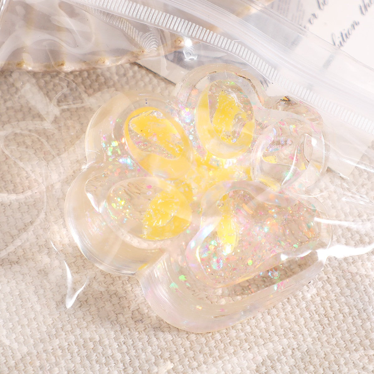 Jucarie Antistres Squishy, Vivimall, cu Revenire Lenta, Squeeze Pinch Family, Model Cat Paw, 6.5 x 7 cm, din Tpr, 4-6 Ani, Model 2 Flori, Transparent - vivimall.ro