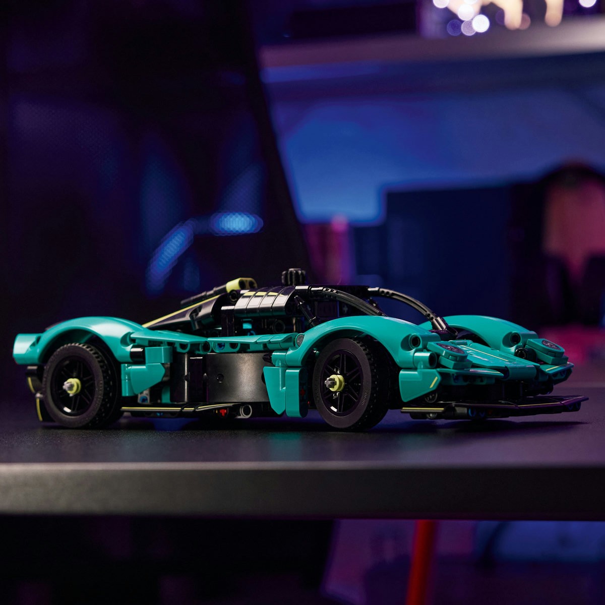LEGO TECHNIC ASTON MARTIN VALKYRIE 42208
