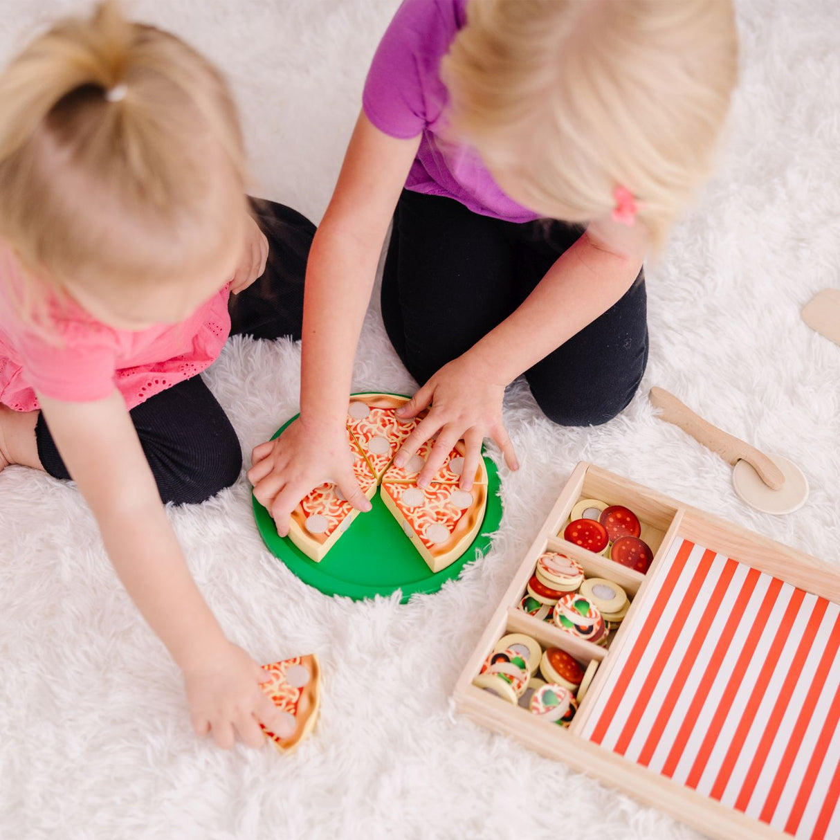 MELISSA AND DOUG SET DE JOACA DIN LEMN PETRECERE CU PIZZA