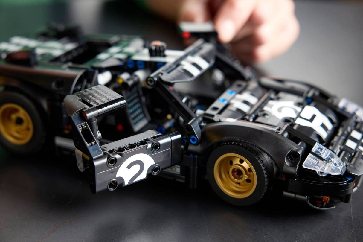 LEGO TECHNIC MASINA DE CURSE 1966 FORD GT40 MKII 42223