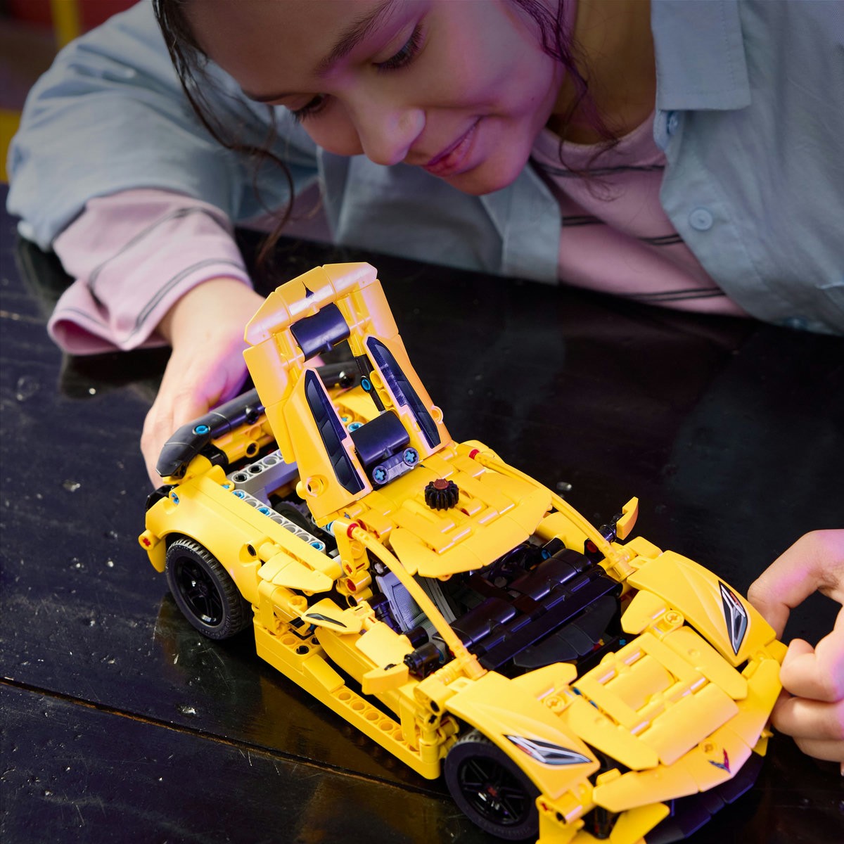 LEGO TECHNIC CHEVROLET CORVETTE STINGRAY 42205