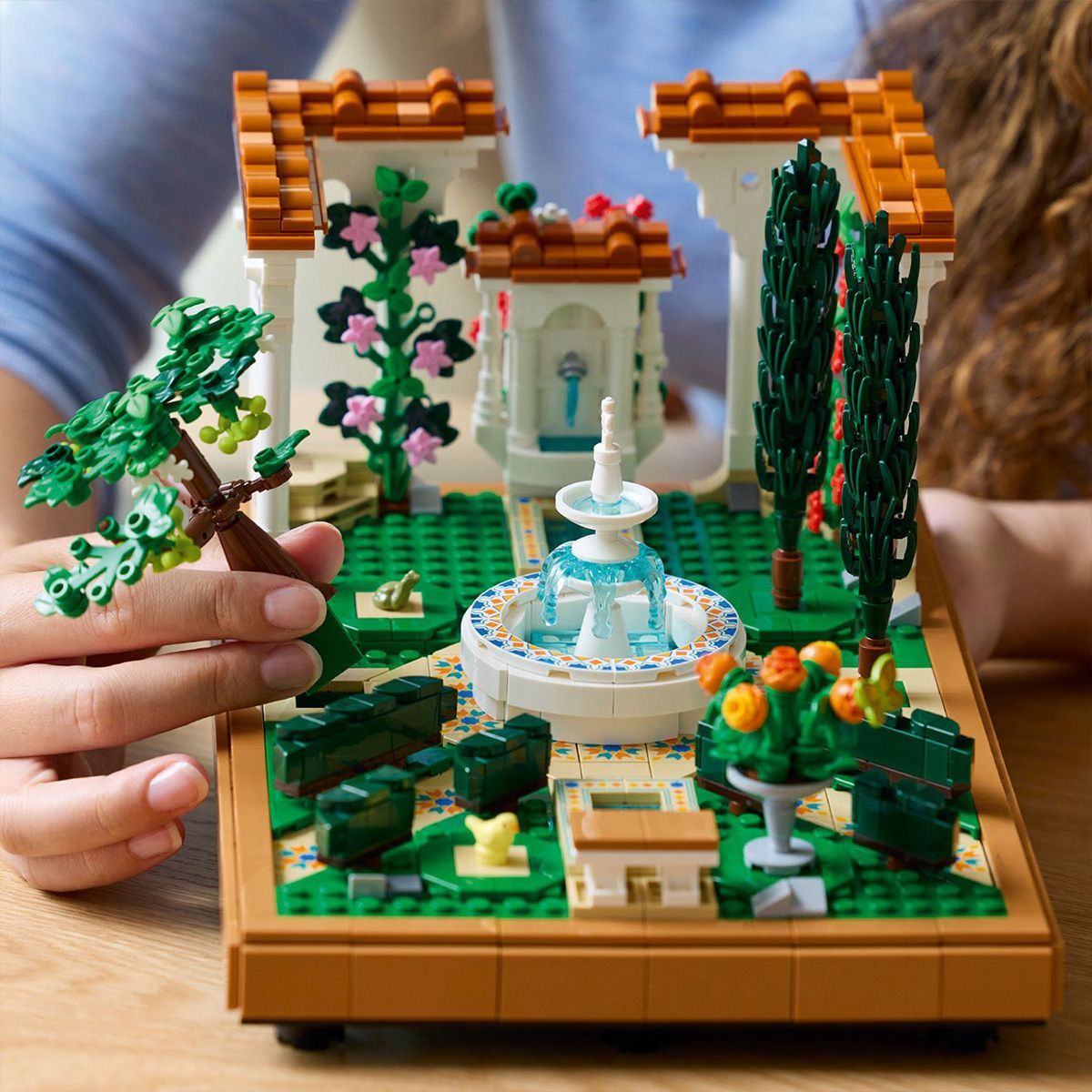 LEGO ICONS GRADINA CU FANTANA 10359