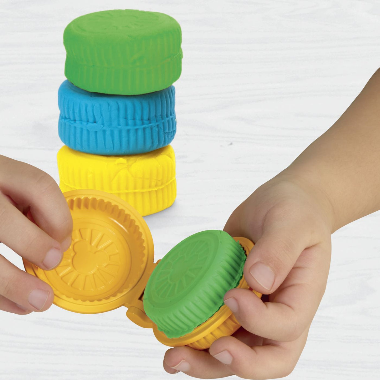 PLAY DOH DISNEY JR CLUBUL LUI MICKEY MOUSE SET LA GARAJ