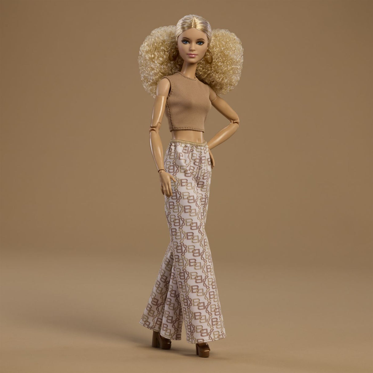 BARBIE SIGNATURE PAPUSA BARBIE BASIC MODEL 07 BLONDA