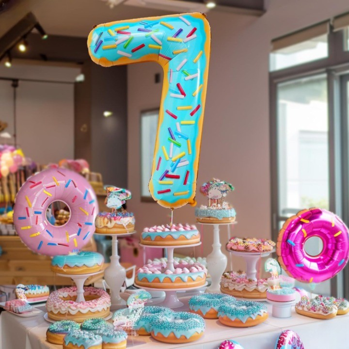 Balon din Folie Metalizata Vivimall, Figurina Cifra, Imprimeu Gogosi, Tema Aniversare 100 cm, Ambalaj Individual, Pai inclus, Umflare cu Aer sau Heliu, Multicolor, Cifra 7 - vivimall.ro