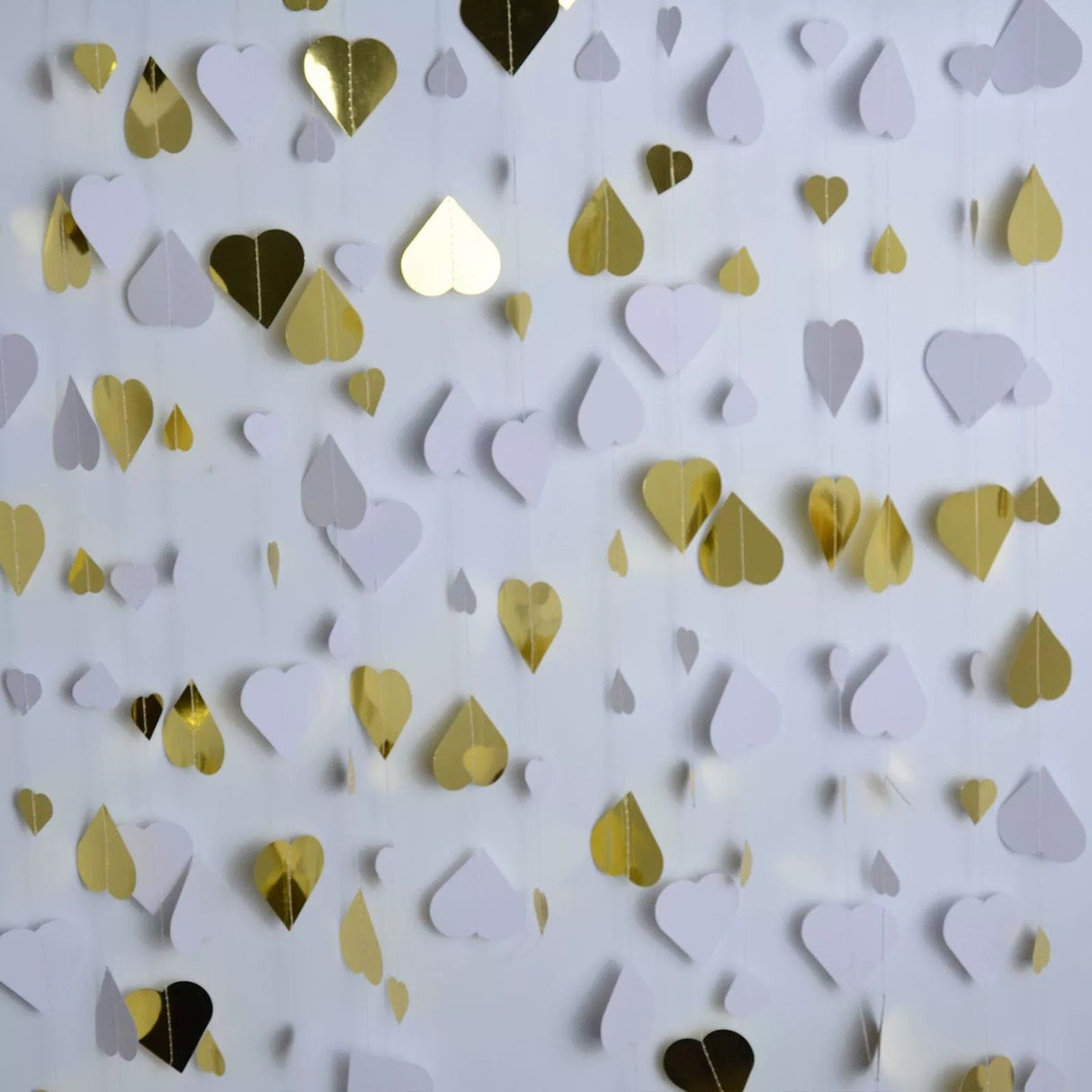 Banner cu Inimioare, Vivimall, Tip Franjuri, 4 m, Rola de Ata Inclusa, Auriu/Alb - vivimall.ro