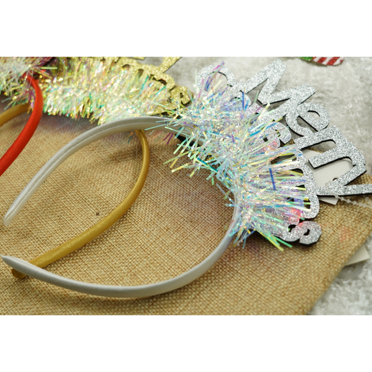 Bentita/cerc Mery Cristmas, culoare gri metalic cu beteala, marime standard, Vivimall - vivimall.ro