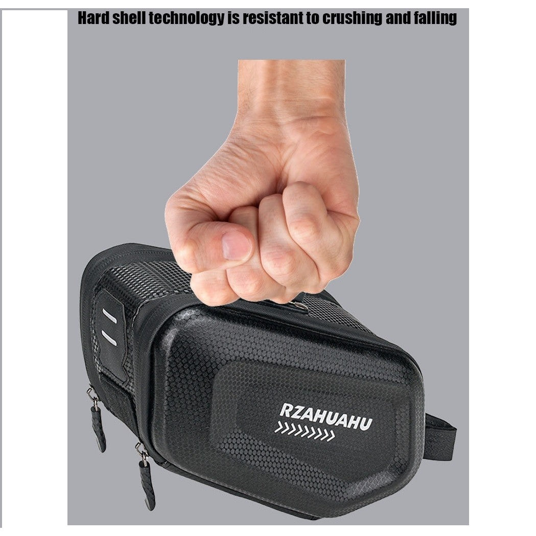 Borseta pentru bicicleta Vivimall, Hard Shell, material piele artificiala si carbon, 20x12x11.5 cm, prindere de sa, capacitate 2L, impermeabila, negru - vivimall.ro