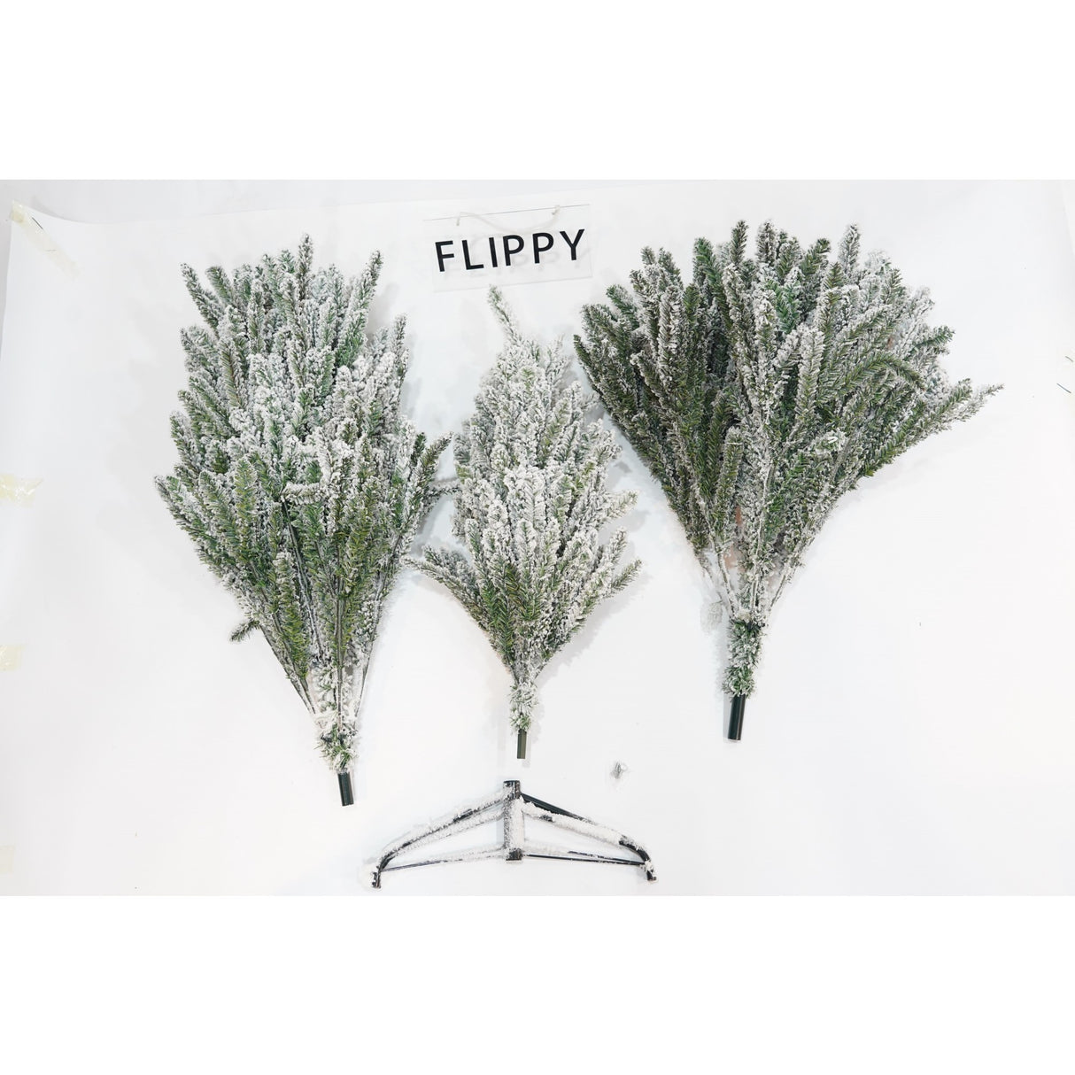 Brad Artificial de Craciun, Vivimall, 1.8 m inaltime, Verde, Pulverizat alb-tip zapada, Diametru inferior 110 cm, Interior/ Exterior - vivimall.ro