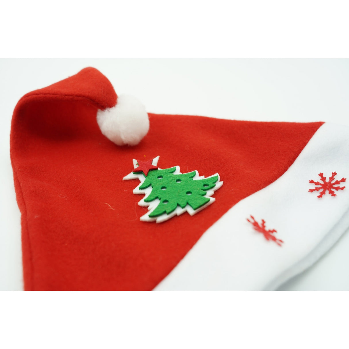 Caciulita de Mos Craciun, Vivimall,cu model de Brad si ornament fulg de nea, rosie, marime universala, material textil - vivimall.ro