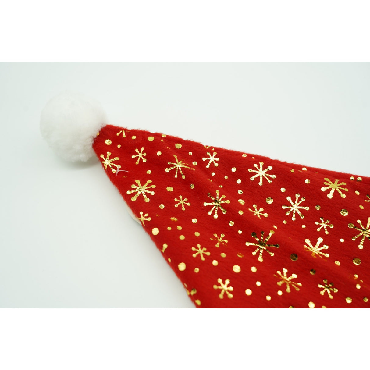 Caciulita de Mos Craciun, Vivimall,cu ornament auriu fulg de nea, rosie, marime universala, material textil - vivimall.ro