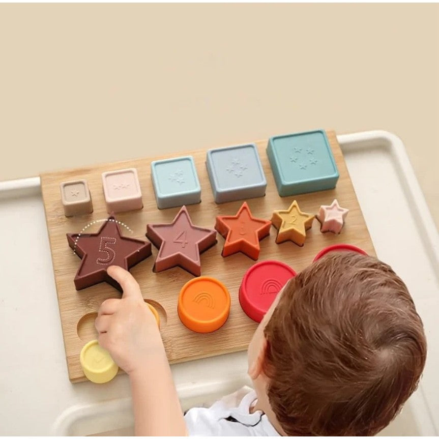 Set 15 piese forme geometrice stivuibile — pătrate, stele și cercuri din silicon colorat pentru bebeluși