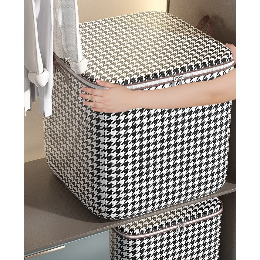 Cutie de Depozitare cu Fermoar, Vivimall, Pliabila, Maner Ranforsat, Fermoar Rezistent, pentru Haine, Paturi, Plapumi, Perne, Lenjerii de Pat, Jucarii, 80 Litri, in Carouri, Alb-Negru - vivimall.ro