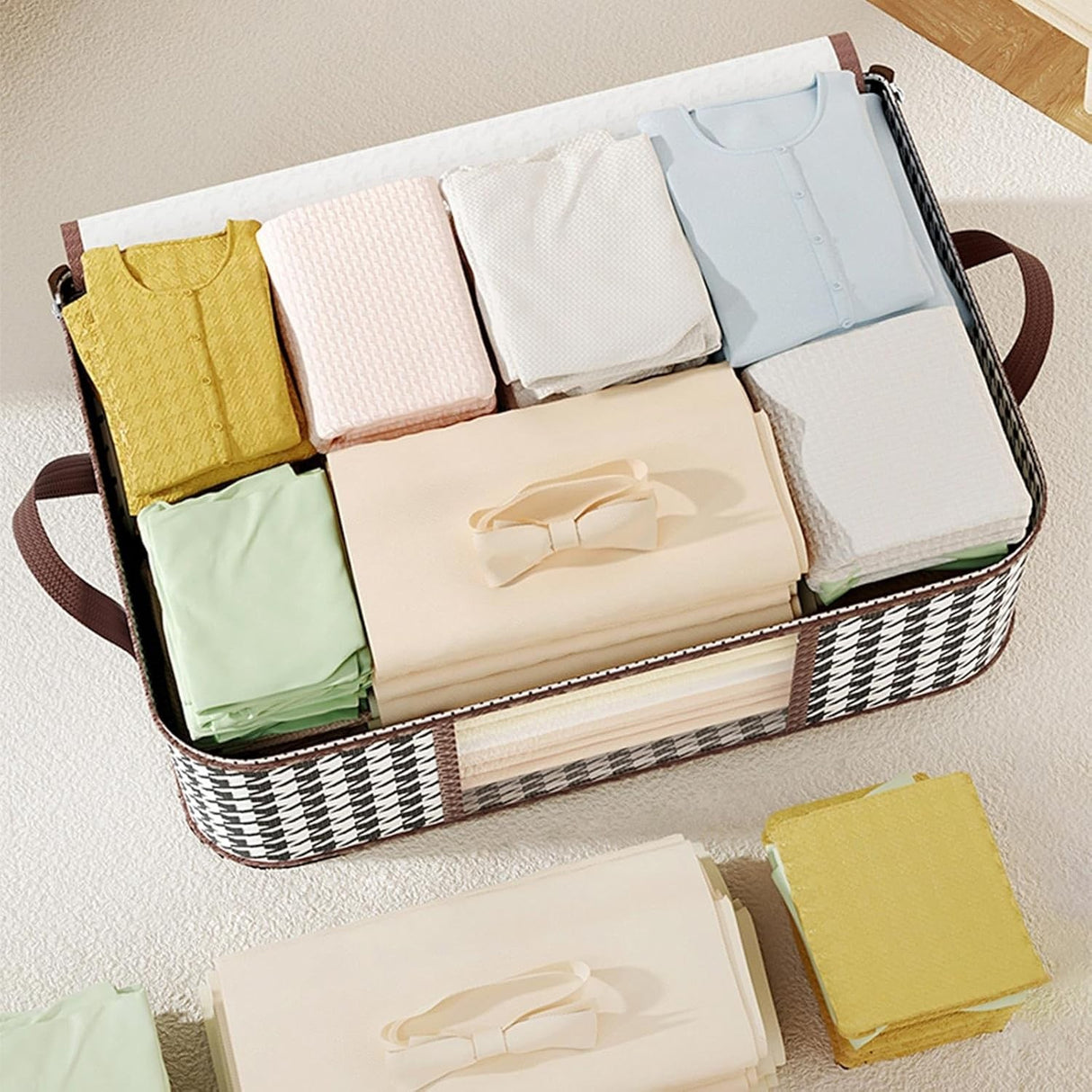 Cutie de Depozitare Pliabila,  55x35x25 cm, 50 L, Fereastra Frontala, cu Fermoar Bidirectional, Suport Baza Stabil, Imprimeu in Carouri, Alb/Negru - vivimall.ro