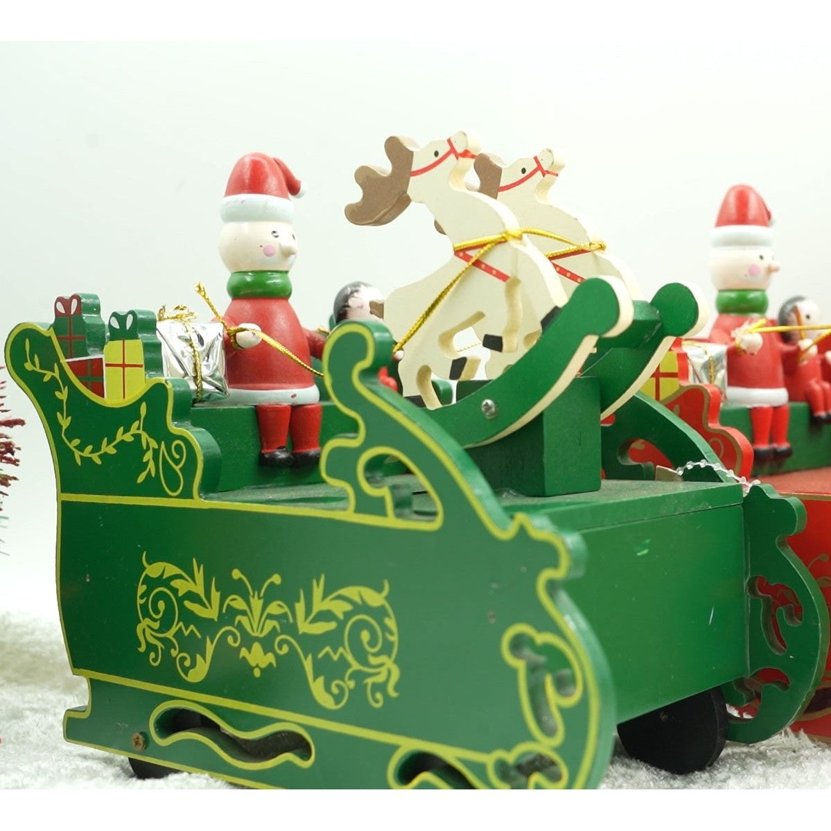 Cutiuta muzicala decorata, Sania lui Mos Craciun, Verde, din Lemn, 16 cm x 18.5 cm, Interior, Vivimall - vivimall.ro